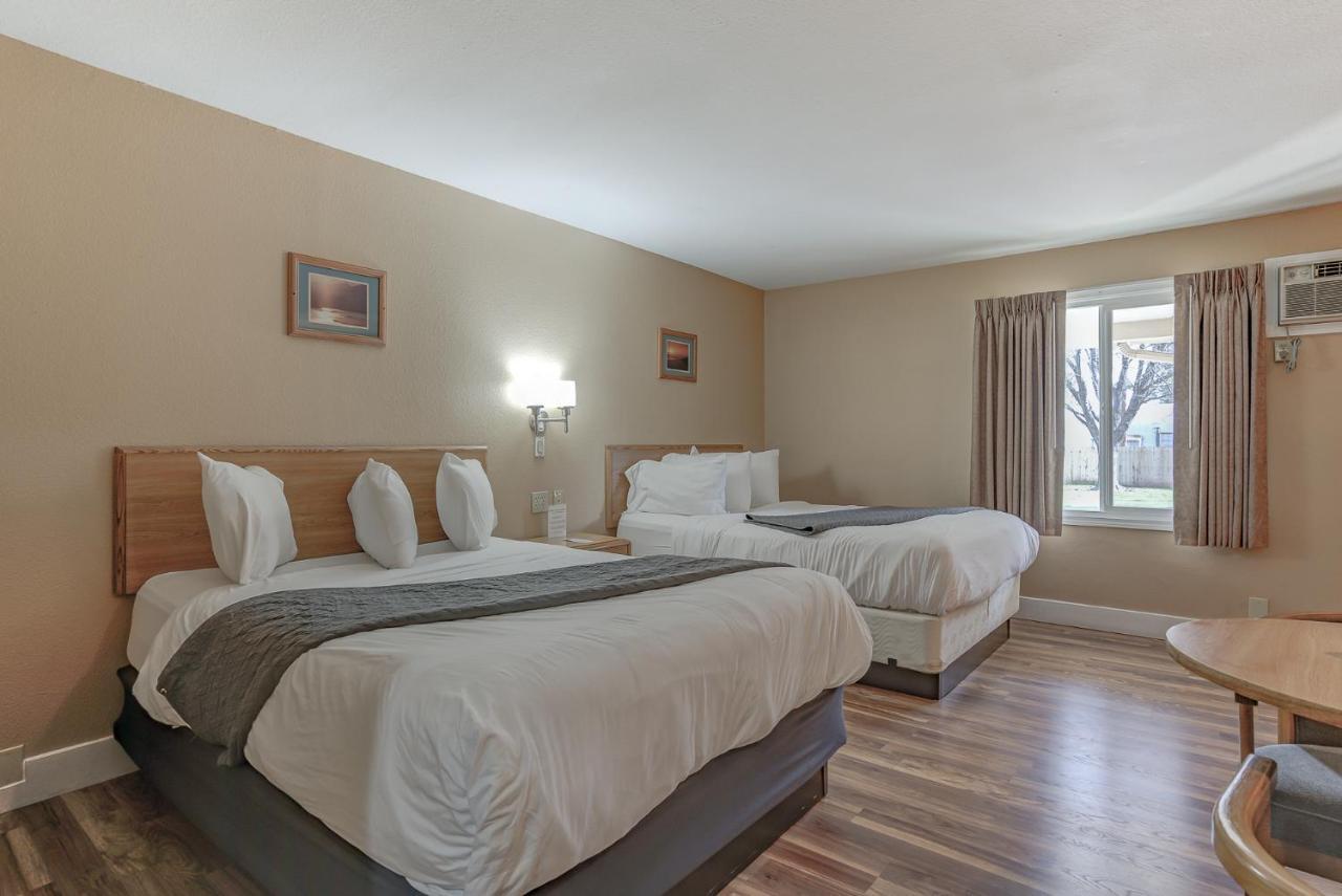 Shasta Pines Motel & Suites Burney Exterior foto