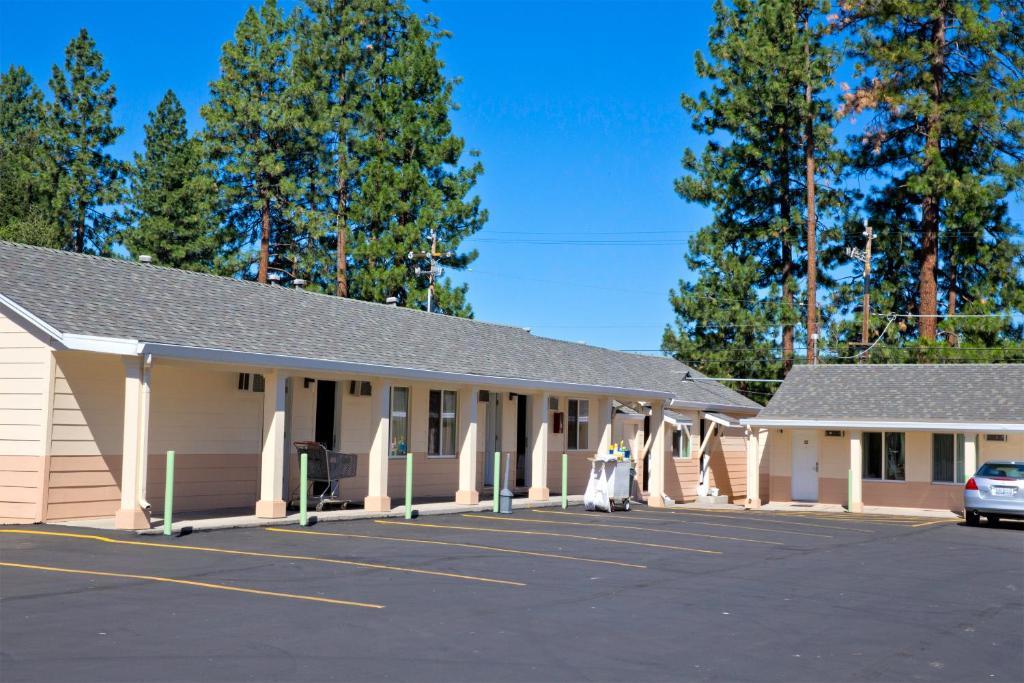 Shasta Pines Motel & Suites Burney Exterior foto